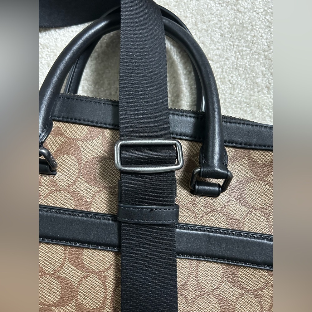 Coach Ethan Slim Brief In Signature - Picture 13 of 13